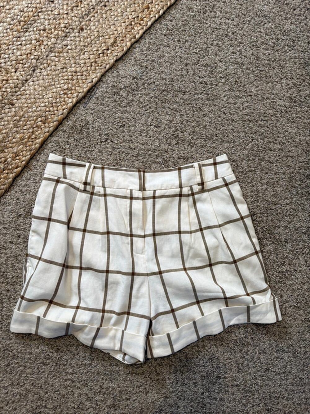 3 for $9 Worthington cuffed brown and white plaid shorts EUC 12 3431
